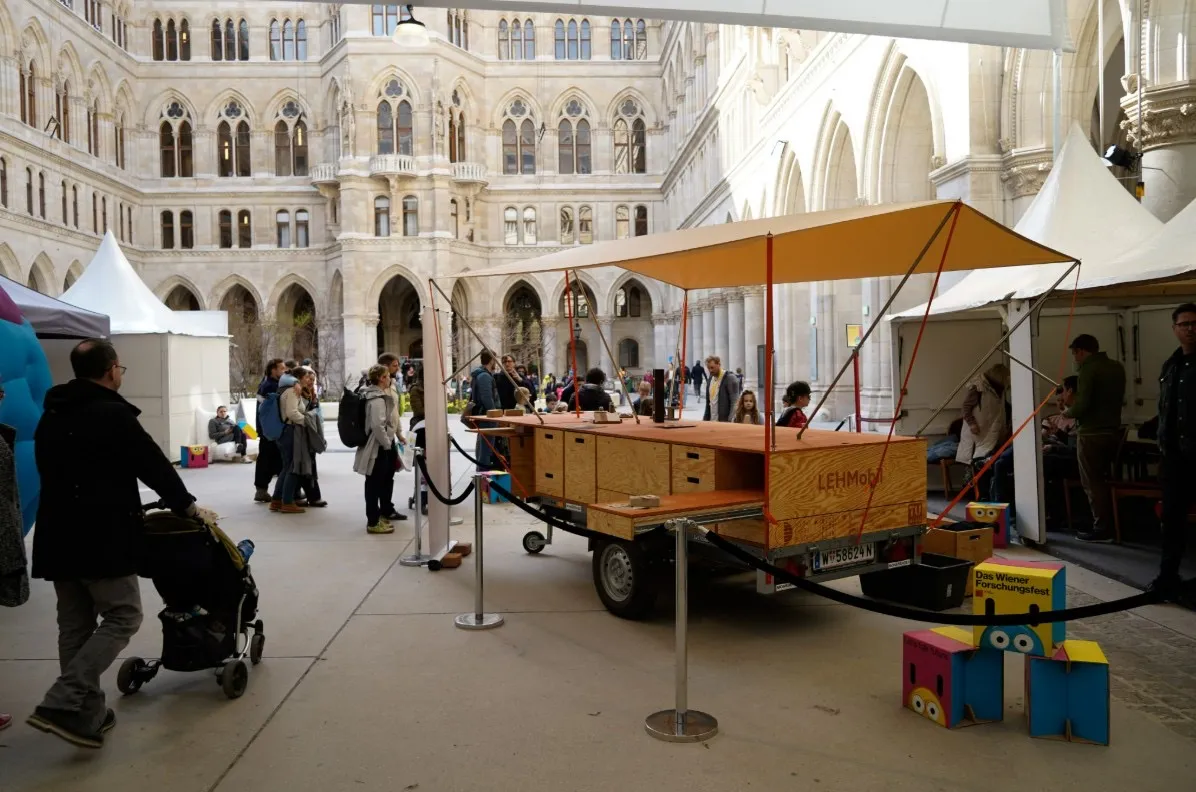 Lehmobil: die mobile Lehmwerkstatt on Tour